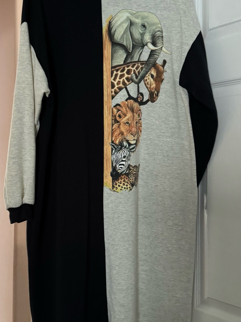 VTG Women’s Two-Tone Black and Gray Animal Print Robe ONE SIZE